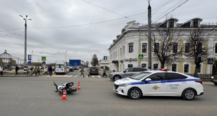 В Коврове мотоциклист не справился с управлением и упал на проезжую часть 