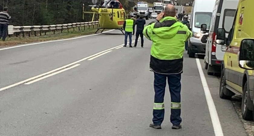 Фото к статье: Владимирские медики помогали пострадавшим при жесткой посадке вертолета в Нижегородской области 
