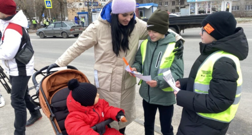 Фото к статье: На улицах городов Владимирской области проходит профилактическая акция при участии «Родительского патруля»