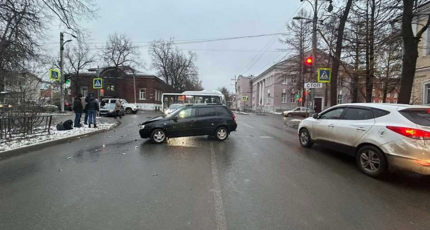 В Коврове 18-летний водитель легковушки устроил ДТП с пострадавшими 