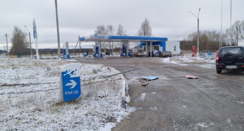 В Суздальском районе водитель сшиб два дорожных знака