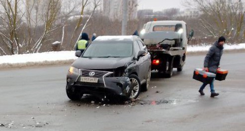 У Белого дома "Лексус" подрезал скорую помощь - пострадала фельдшер