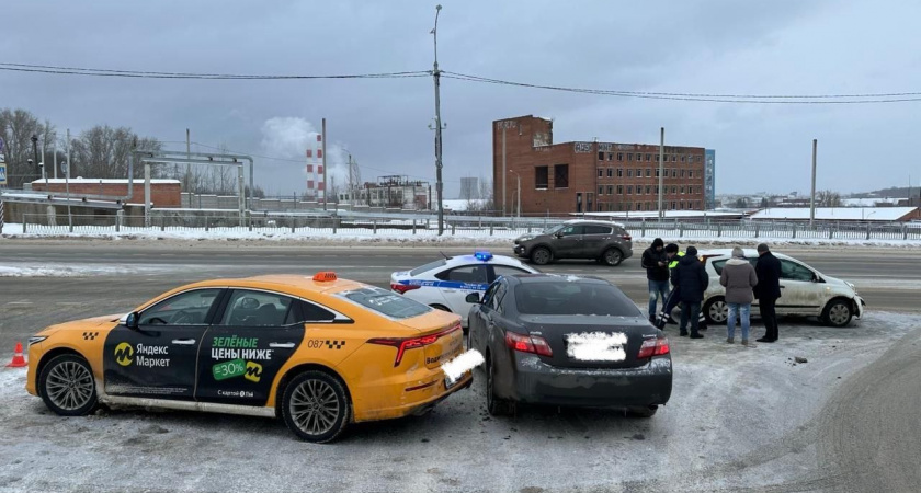 Не уступил преимущество на дороге: на Рпенском проезде в массовом ДТП пострадали три автомобиля