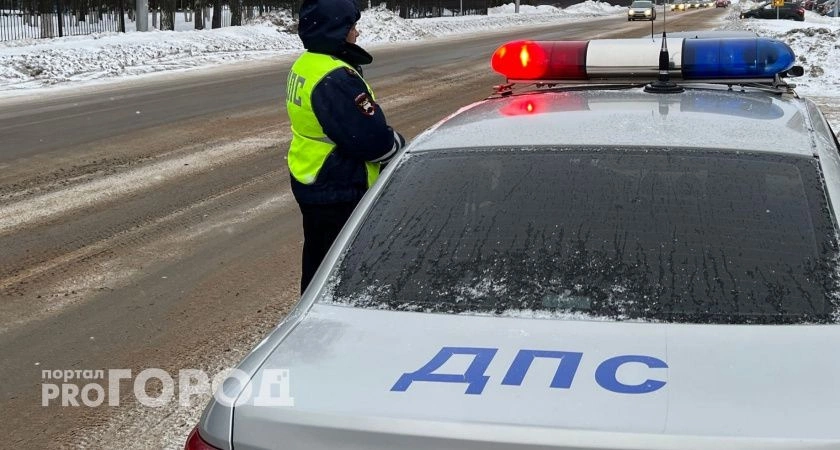 Фото к статье: Важно знать всем автомобилистам: водителям грозят штрафы за моргание дальним светом