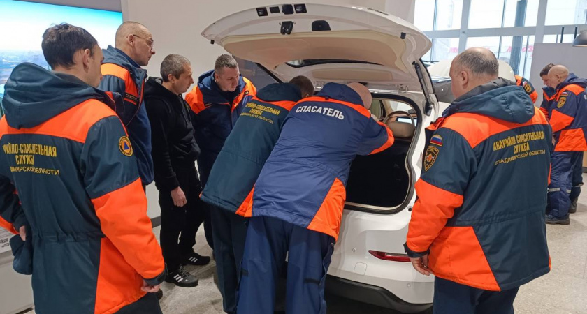 Владимирские спасатели побывали в салоне электромобилей