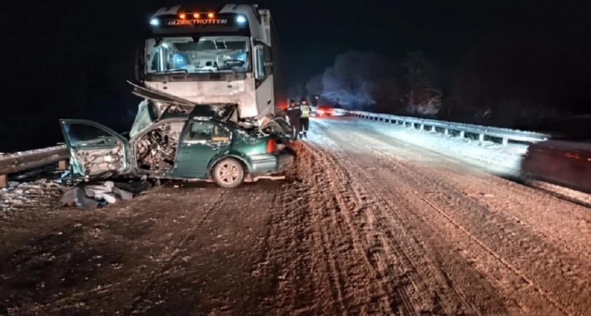 Фото к статье: Во Владимирской области  в ДТП на скользких дорогах пострадали 12 человек и погибли 2