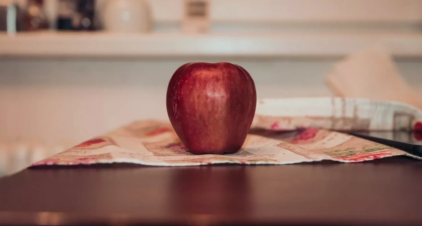 Зачем кидать в кипящий суп яблоко — этот кулинарный трюк выручил уже не одну хозяйку