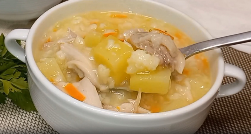 Секрет идеального куриного супа: как всего лишь один ингредиент превратит его в кулинарный шедевр