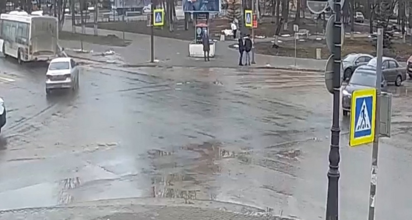 В Муроме из движущегося автобуса выпала пассажирка