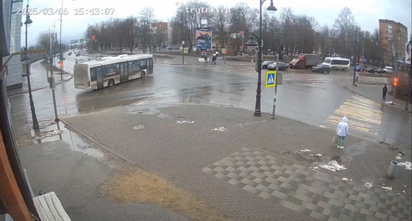 Следком проводит проверку по факту выпадения пассажирки из движущегося автобуса в Муроме