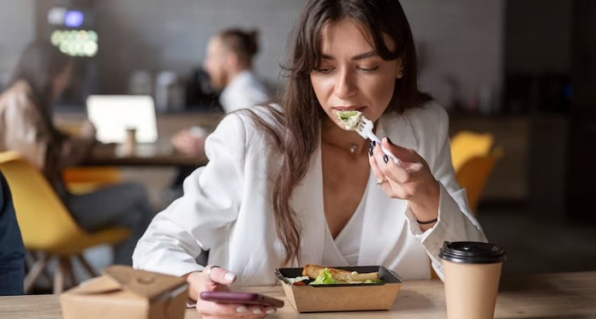 Ешьте это каждый день, если хотите белоснежную улыбку: топ-10 продуктов для здоровья ваших зубов