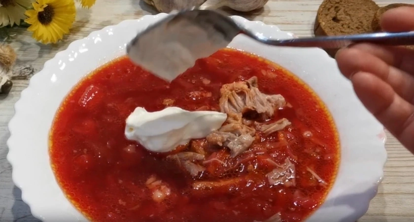 Борщ станет в 100 раз вкуснее: тайна идеального рецепта от шеф-поваров — во время готовки добавьте это