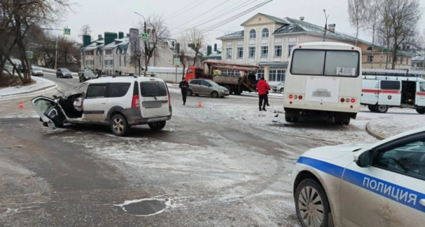 Фото к статье: Число пострадавших в ДТП с автобусом в Александрове увеличилось 