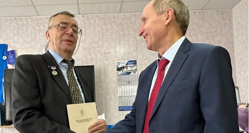 Фото к статье: Руководитель Владимирского регионального отделения «Союза пенсионеров России» Сергей Полуэктов отмечает 80-летие