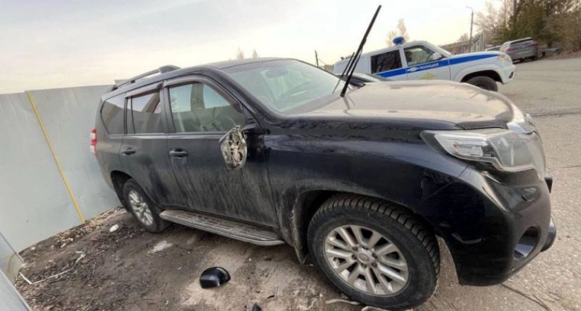 Фото к статье: Пьяный житель Ковровского района разгромил чужой внедорожник