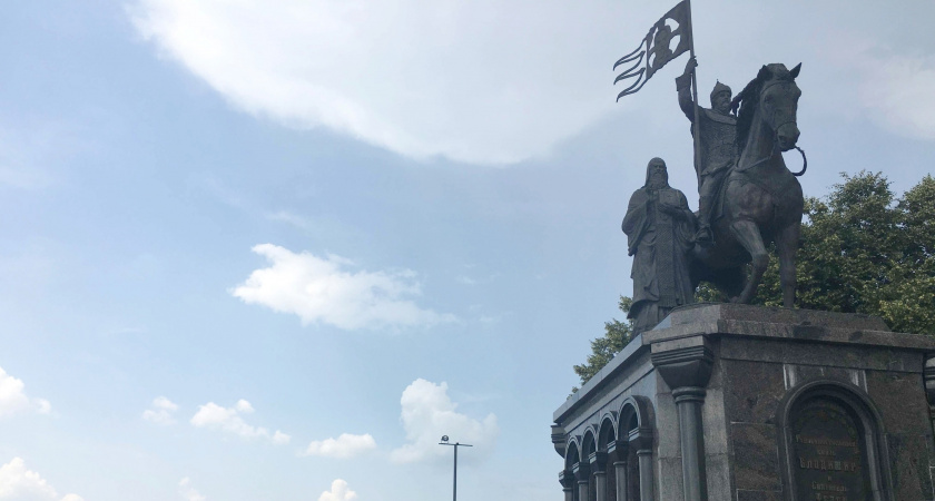 Памятник князю Владимиру наконец-то отремонтируют