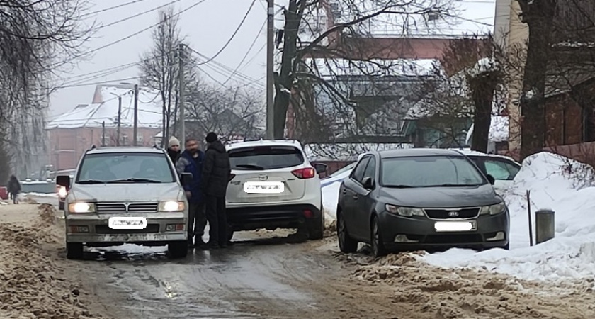 "Внимание, водители!": новая схема автоподстав - как мошенники вымогают деньги с помощью смартфонов