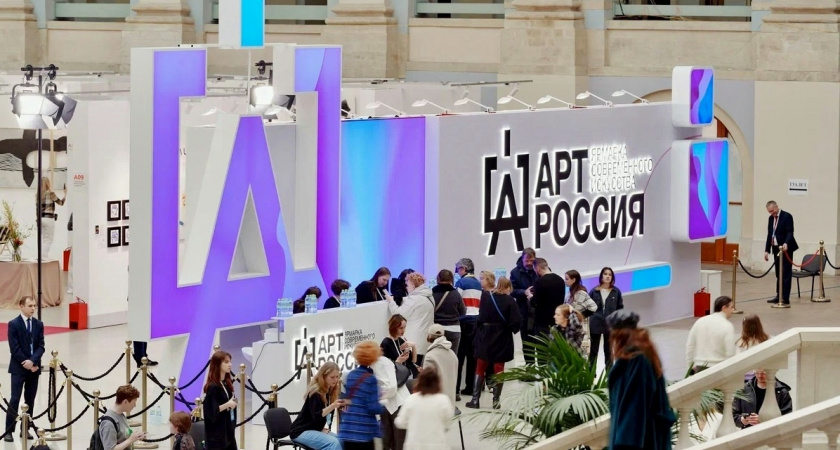 Фото к статье: Александровская художница ярко выступила на ярмарке «Арт Россия-2025»