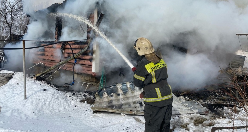 В Александровском районе пожар уничтожил частный жилой дом 