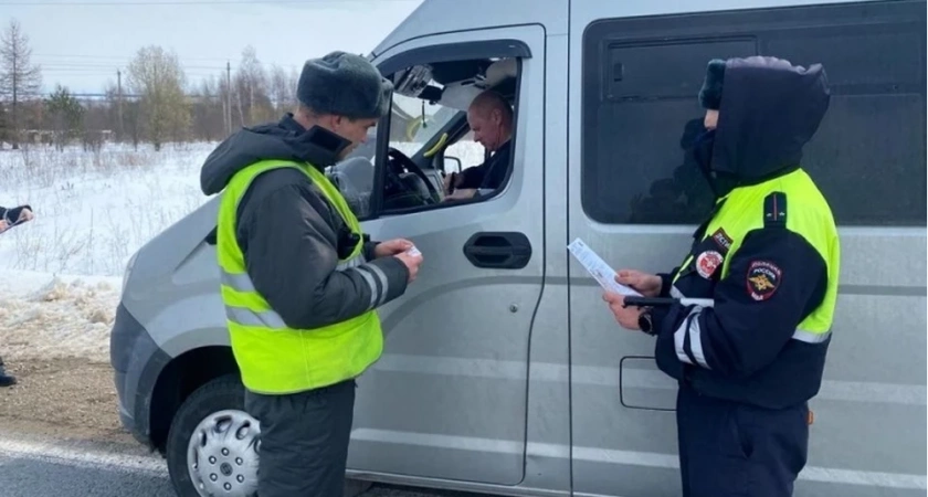 Фото к статье: Сотрудники ГАИ Юрьев-Польского района провели рейд по проверке автобусов