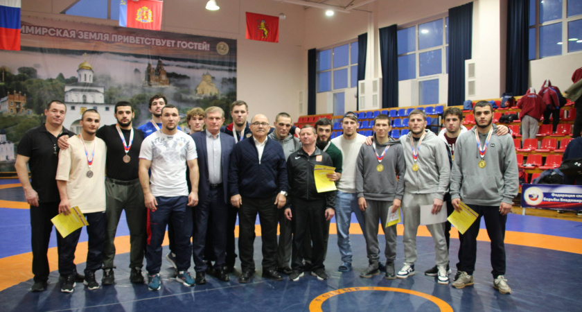 10 спортсменов Владимирской области завоевали медали чемпионата ЦФО по спортивной борьбе