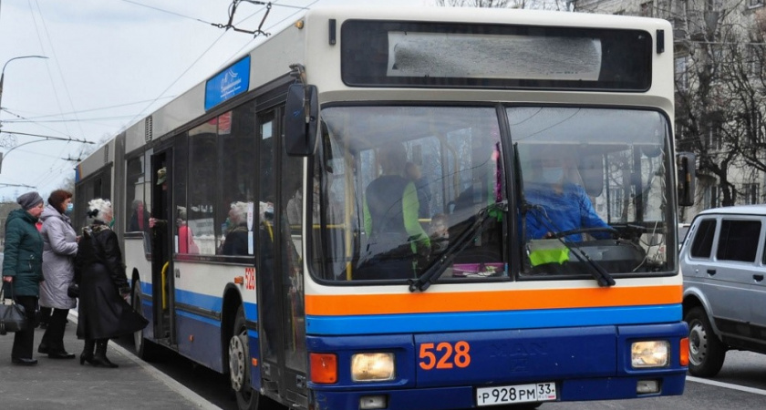 Фото к статье: Во Владимире на Пасху организуют специальные автобусные рейсы до городских кладбищ