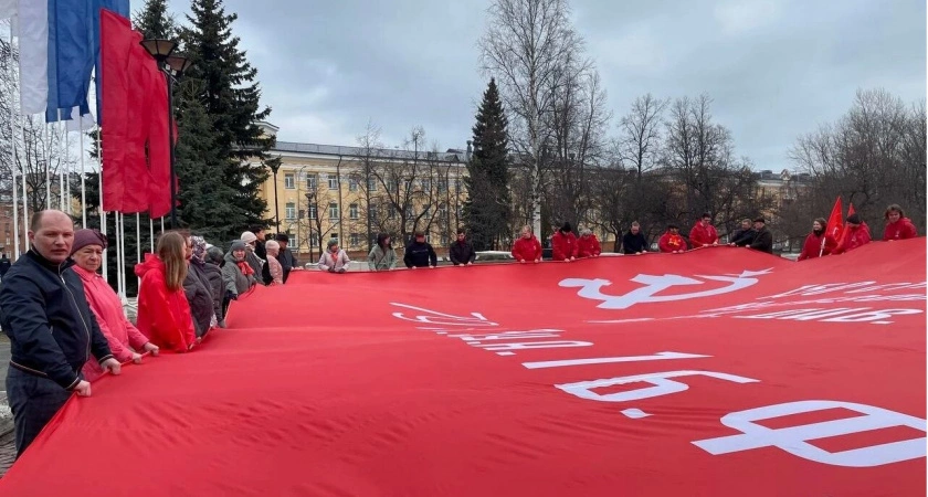 Фото к статье: Во Владимире и Коврове планируют развернуть большое Знамя Победы