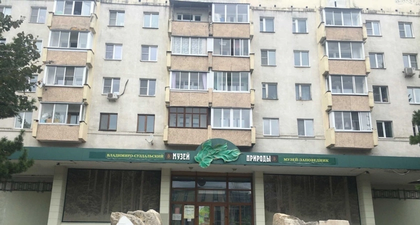 Остекленные балконы под запретом: в каких случаях их заставят снять и не разрешат сделать заново