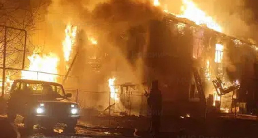 В Юрьев-Польском сгорел многоквартирный дом, пострадали 2 человека