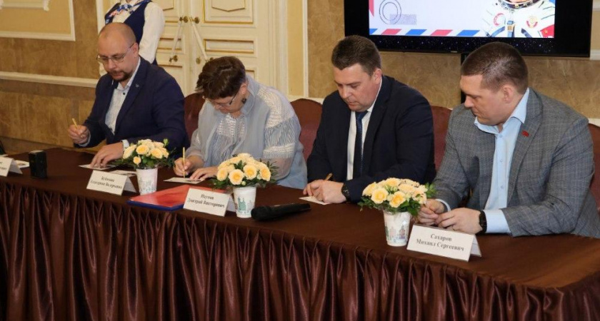 Во Владимире отпечатали юбилейную марку к девяностолетию космонавта Кубасова