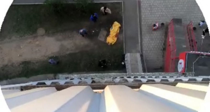 Во Владимире молодой парень упал с балкона 14-го этажа