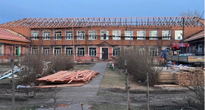 Фото к статье: В Мирном прокуратура выявила нарушение сроков капремонта школы