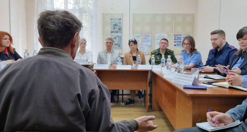 К экспертам областного проекта «Правовой поезд» обратились жители деревни Неклюдово и посёлка Иванищи