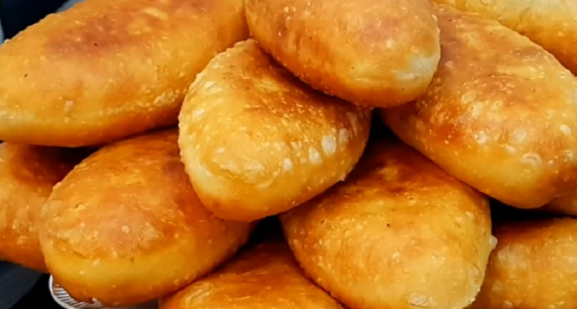 Не тратьте часы у плиты: простой рецепт пирожков всего за 10 минут - вкусно, как у бабушки