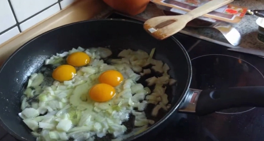 Яйца с сюрпризом: можно ли есть двойные желтки и что они предвещают