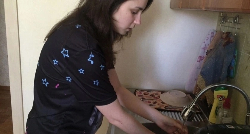 5 столовых ложек прямо в раковину, и засор устранен: 2 проверенных способа очистить слив