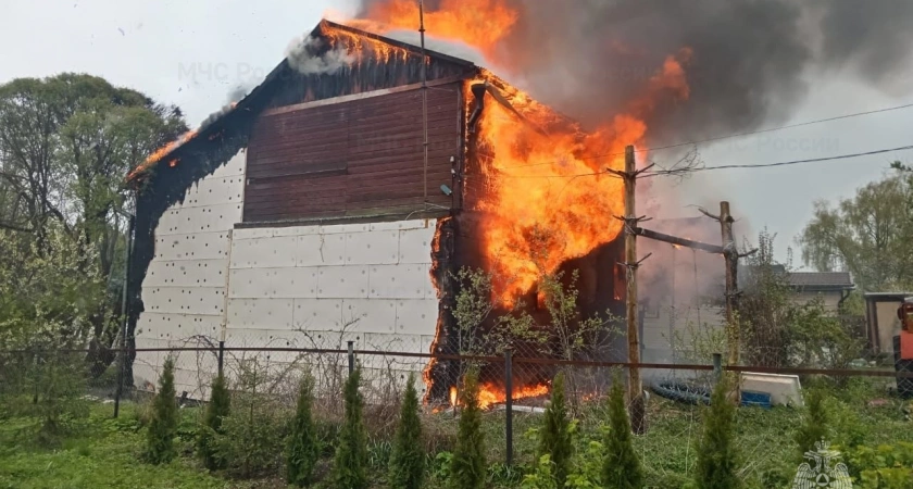 Фото к статье: В деревне Бунаково сгорел частный жилой дом