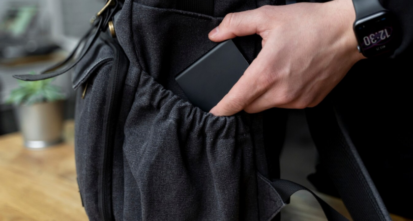 Владимирец украл у женщины сумку с деньгами и документами