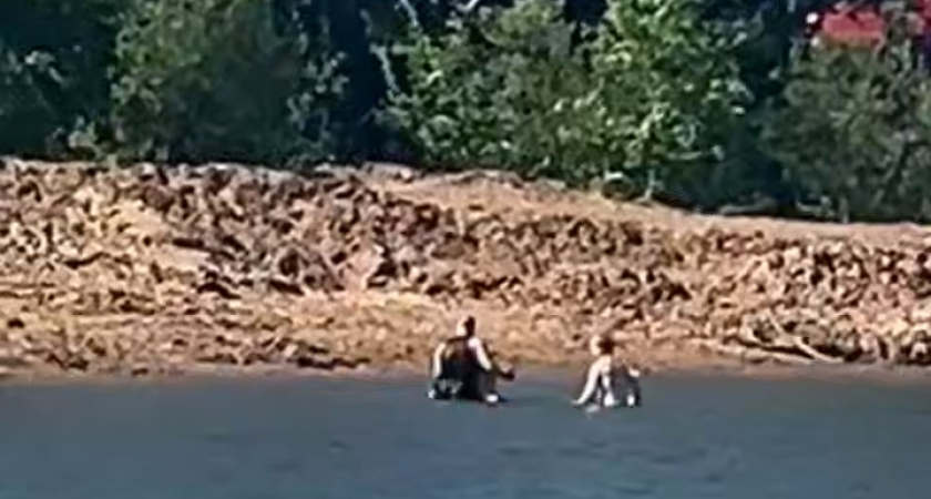 На озере в Коврове мужчина спас тонувшего человека