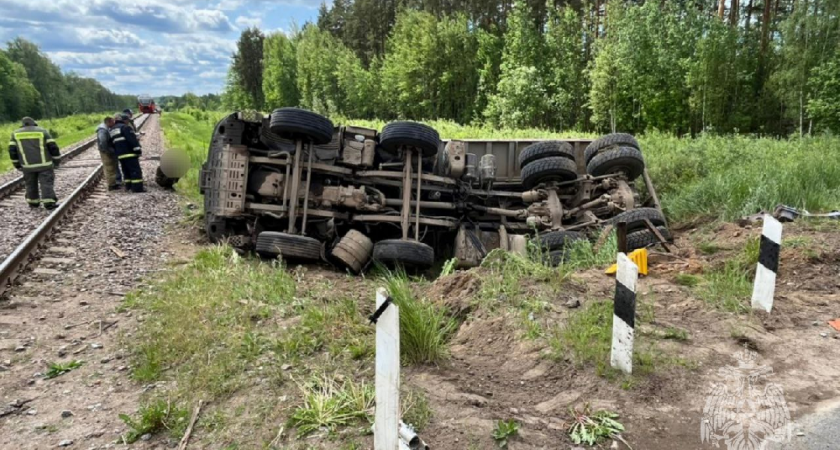 В Ивановской области большегруз с владимирскими номерами врезался в поезд