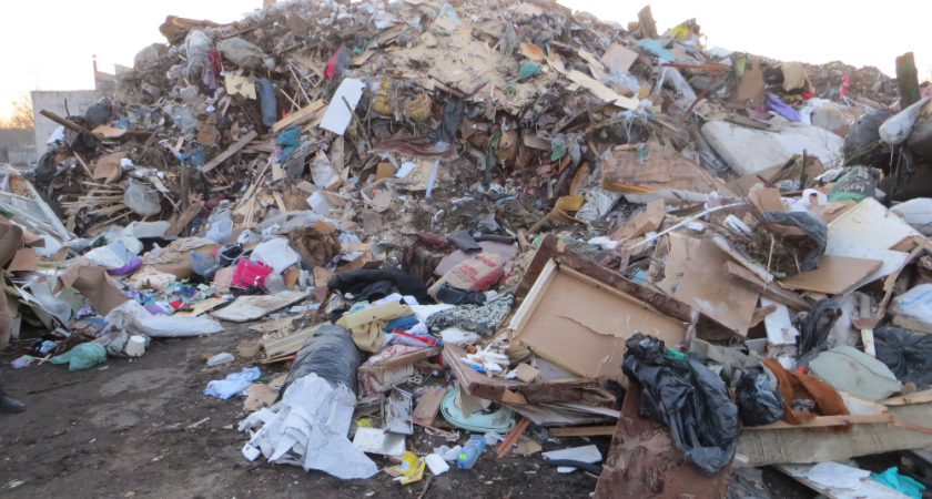 В Гусь-Хрустальном мужчина насмерть завалил рабочего мусором