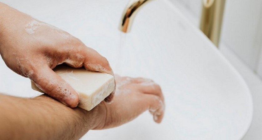 Всю жизнь вы пользовались им неправильно: для чего на самом деле предназначено хозяйственное мыло