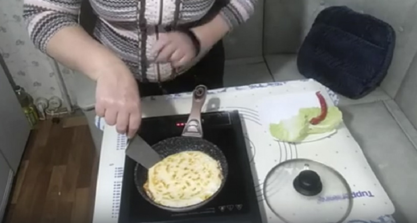 Быстро, вкусно, без хлопот: рецепт ароматных лепешек из лаваша с турецкими нотками - съедят мгновенно