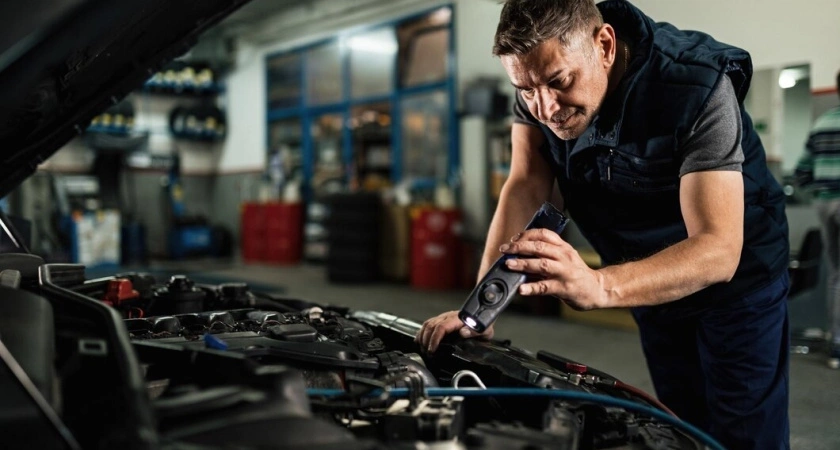 Как общаться с автомехаником: названы 7 опасных фраз, которые увеличат ваш счет