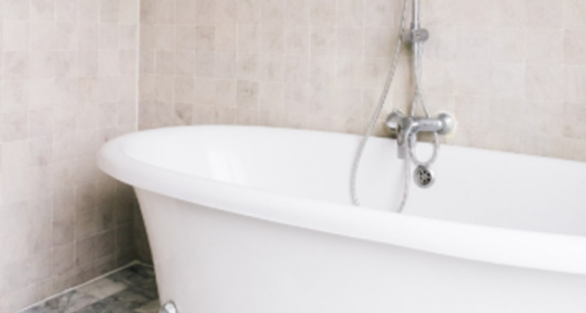 Возьмите 3 этих средства — и грибка между плиток в ванной как и не бывало: исчезнет и грязь, и плесень