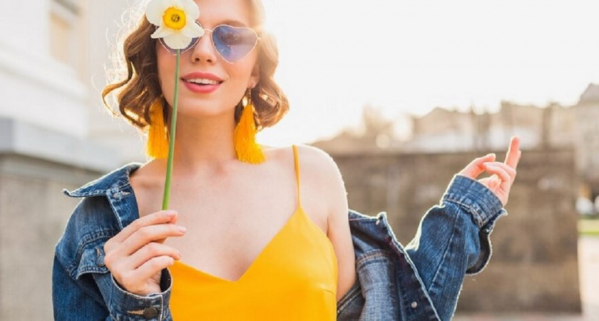 Забудьте про скучные футболки: эти топы захватят лето-2025 и сделают из вас икону стиля 