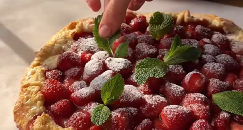 Французская галета с клубникой: рецепт летнего десерта, который покорит всех — 30 минут, и готово