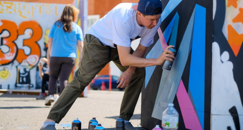 Во Владимире проходит ежегодный фестиваль граффити «Яркий город»