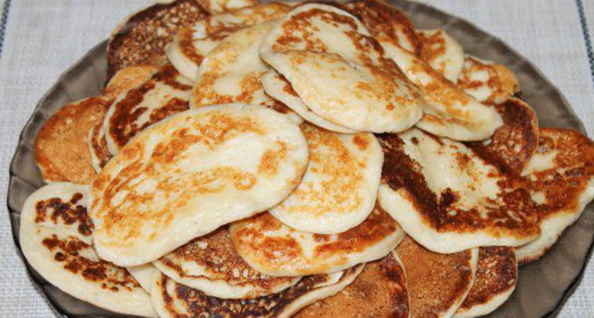 Творожно-банановые оладьи: рецепт невероятно вкусного десерта без сахара всего за 15 минут