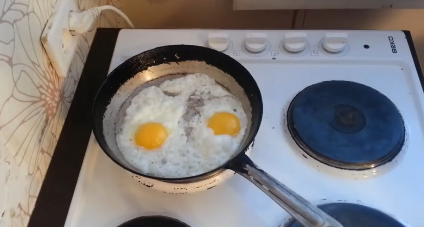 Яичница, которую вы еще не пробовали: готовим без капли масла, и сковорода не пригорит